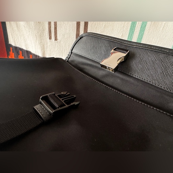 Prada Re-Nylon and Saffiano leather shoulder bag - Picture 4 of 13